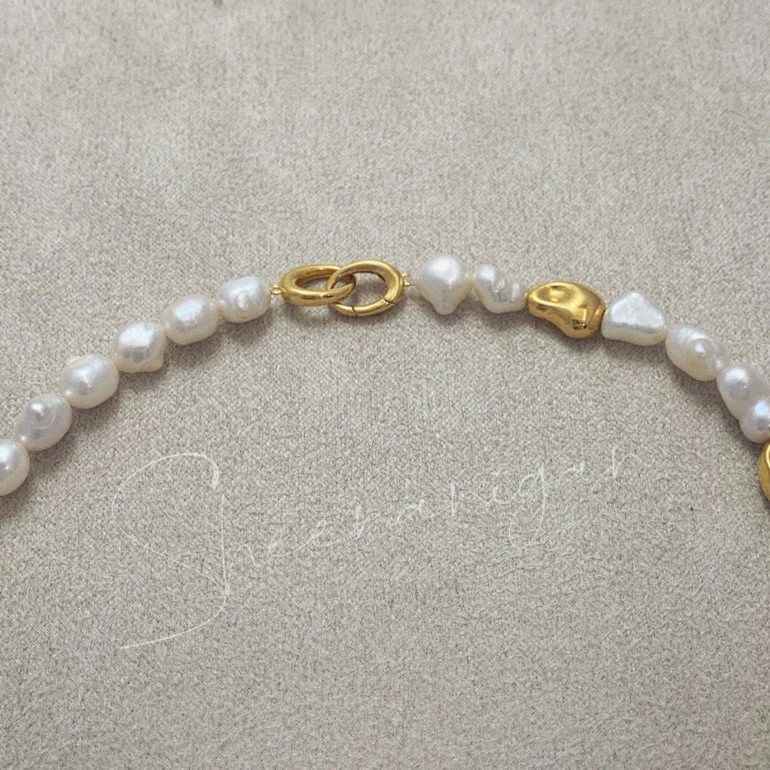 Handmade Baroque Pearl Necklace with gold-colored beads - Sheenanigan